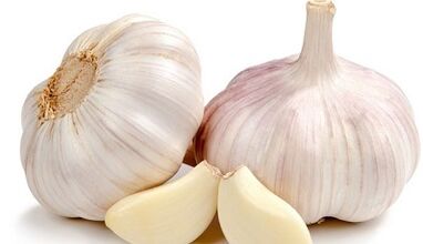 The use of garlic against the fungus of the feet